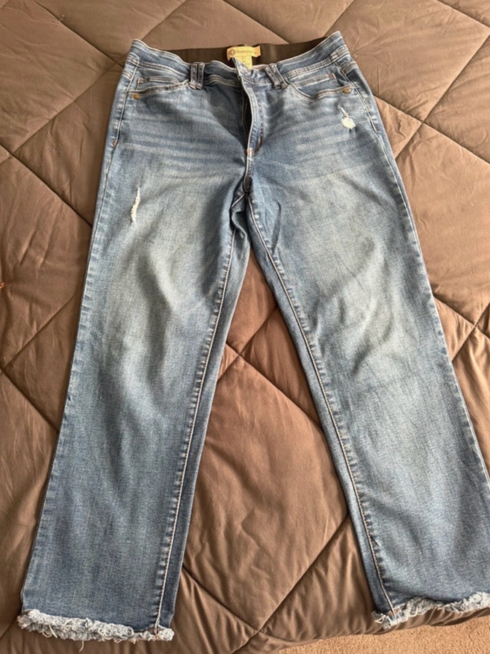 Democracy Light Blue Cropped Jeans with Frayed Hem
